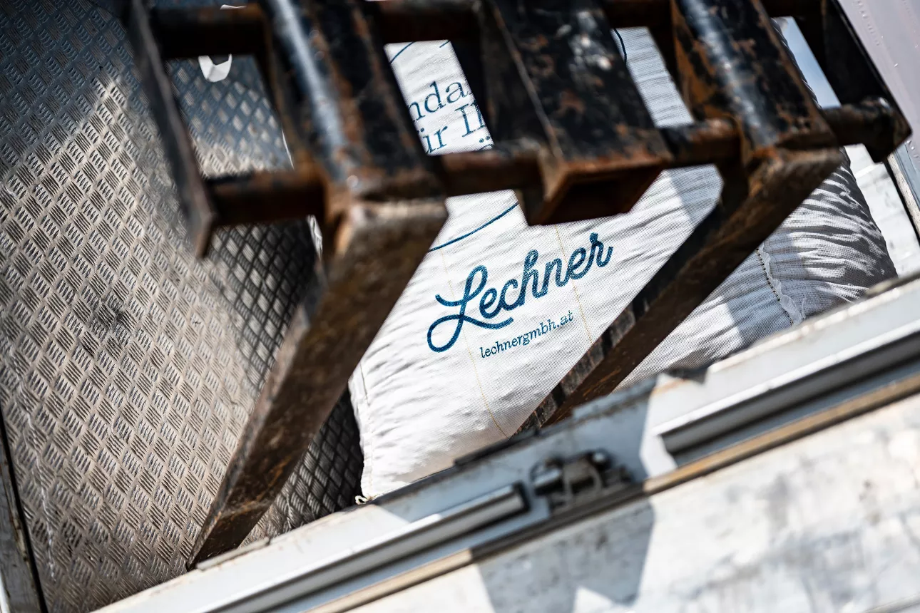 

<!-- THEME DEBUG -->
<!-- THEME HOOK: 'field' -->
<!-- FILE NAME SUGGESTIONS:
   ▪️ field--node--title--projekt.html.twig
   ✅ field--node--title.html.twig
   ▪️ field--node--projekt.html.twig
   ▪️ field--title.html.twig
   ▪️ field--string.html.twig
   ▪️ field.html.twig
-->
<!-- 💡 BEGIN CUSTOM TEMPLATE OUTPUT from 'themes/custom/oya/templates/field--node--title.html.twig' -->
Lechner
<!-- END CUSTOM TEMPLATE OUTPUT from 'themes/custom/oya/templates/field--node--title.html.twig' -->

