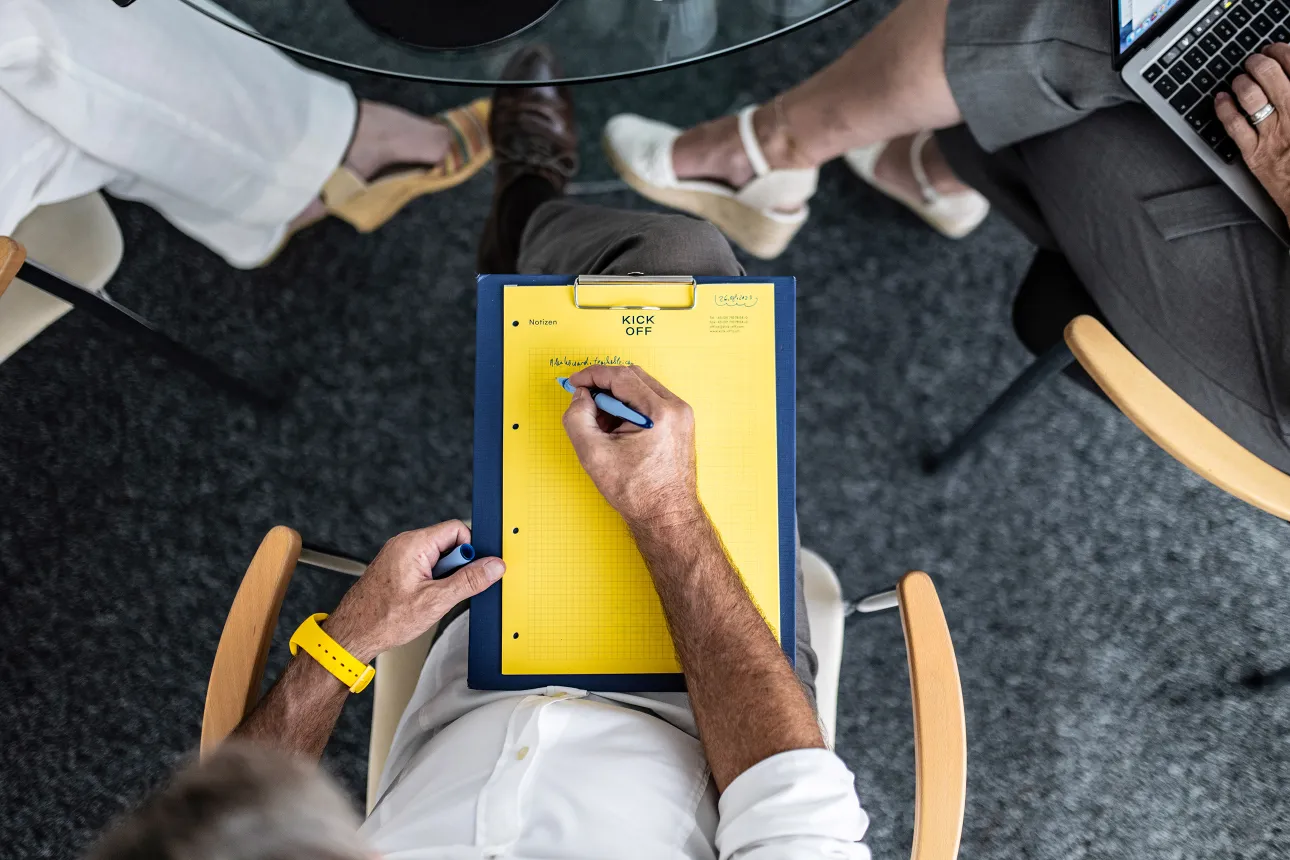 

<!-- THEME DEBUG -->
<!-- THEME HOOK: 'field' -->
<!-- FILE NAME SUGGESTIONS:
   ▪️ field--node--title--projekt.html.twig
   ✅ field--node--title.html.twig
   ▪️ field--node--projekt.html.twig
   ▪️ field--title.html.twig
   ▪️ field--string.html.twig
   ▪️ field.html.twig
-->
<!-- 💡 BEGIN CUSTOM TEMPLATE OUTPUT from 'themes/custom/oya/templates/field--node--title.html.twig' -->
Kick Off
<!-- END CUSTOM TEMPLATE OUTPUT from 'themes/custom/oya/templates/field--node--title.html.twig' -->

