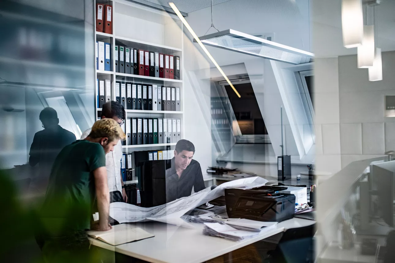 

<!-- THEME DEBUG -->
<!-- THEME HOOK: 'field' -->
<!-- FILE NAME SUGGESTIONS:
   ▪️ field--node--title--projekt.html.twig
   ✅ field--node--title.html.twig
   ▪️ field--node--projekt.html.twig
   ▪️ field--title.html.twig
   ▪️ field--string.html.twig
   ▪️ field.html.twig
-->
<!-- 💡 BEGIN CUSTOM TEMPLATE OUTPUT from 'themes/custom/oya/templates/field--node--title.html.twig' -->
Ebner
<!-- END CUSTOM TEMPLATE OUTPUT from 'themes/custom/oya/templates/field--node--title.html.twig' -->

