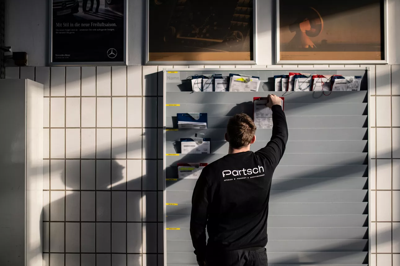 

<!-- THEME DEBUG -->
<!-- THEME HOOK: 'field' -->
<!-- FILE NAME SUGGESTIONS:
   ▪️ field--node--title--projekt.html.twig
   ✅ field--node--title.html.twig
   ▪️ field--node--projekt.html.twig
   ▪️ field--title.html.twig
   ▪️ field--string.html.twig
   ▪️ field.html.twig
-->
<!-- 💡 BEGIN CUSTOM TEMPLATE OUTPUT from 'themes/custom/oya/templates/field--node--title.html.twig' -->
Partsch
<!-- END CUSTOM TEMPLATE OUTPUT from 'themes/custom/oya/templates/field--node--title.html.twig' -->

